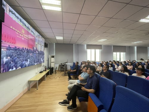 藝術(shù)設(shè)計(jì)學(xué)院組織師生收看“七一勛章”頒授儀式并開展文化藝術(shù)交流活動